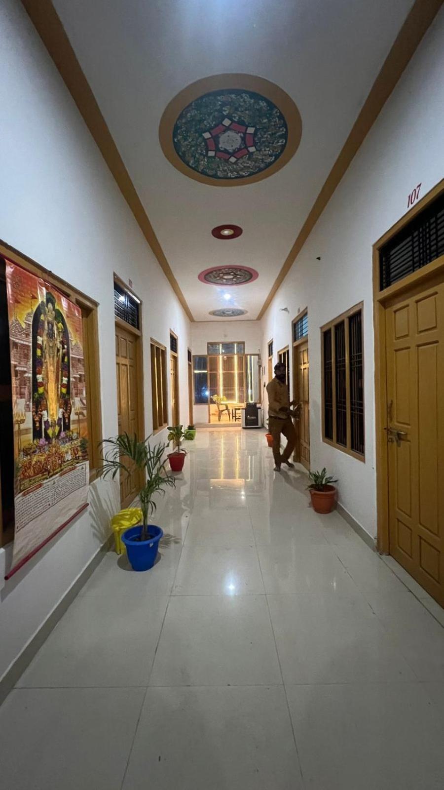 Veda Palace, 900 Meter Distancce From Temple Ayodhya Kültér fotó